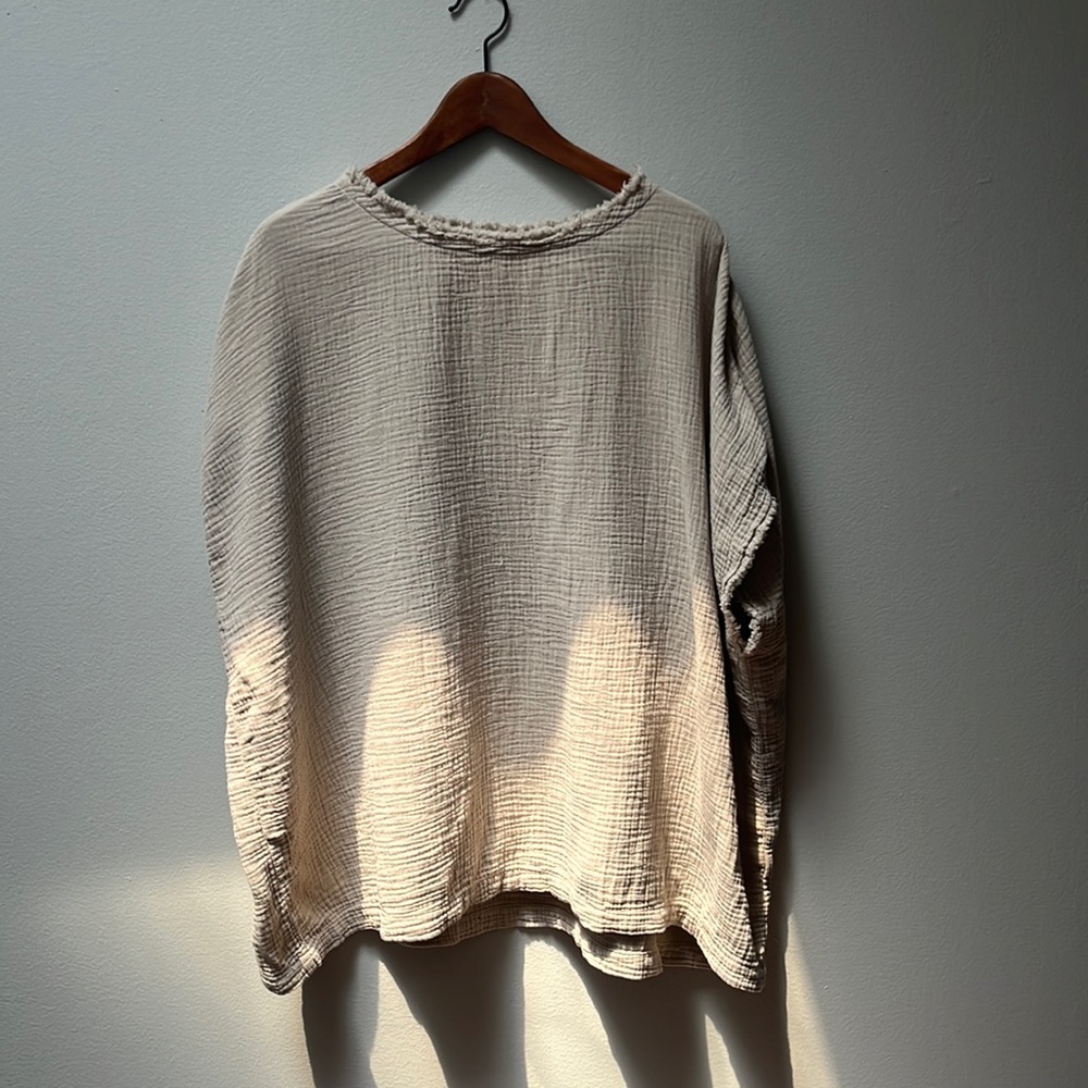 Black Crane top. One size.